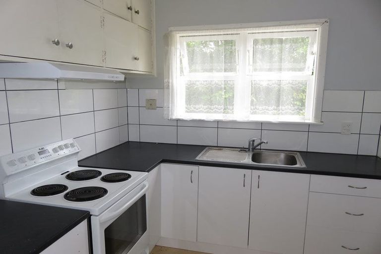 Photo of property in 88 Newlands Road, Newlands, Wellington, 6037