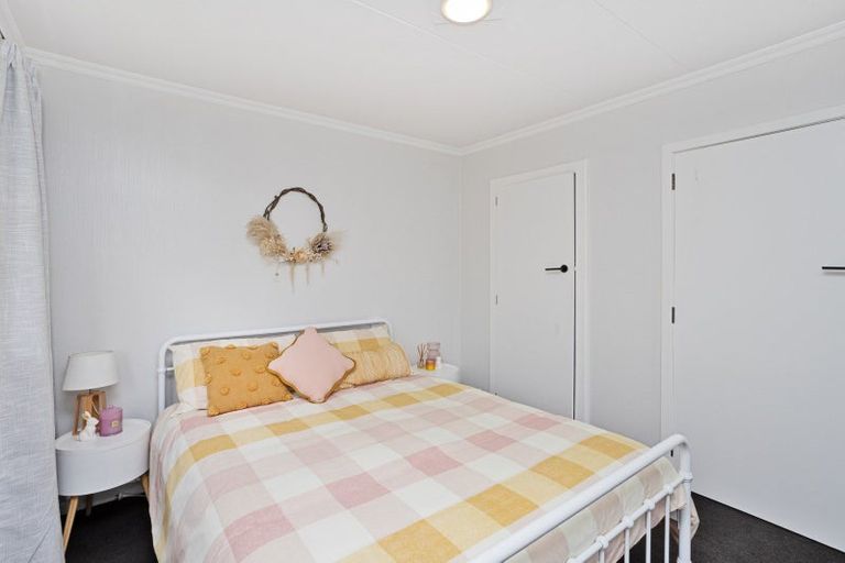 Photo of property in 27 Holloway Street, Waikiwi, Invercargill, 9810