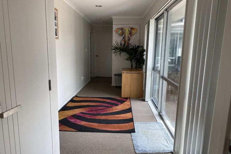 Photo of property in 8 Whekau Drive, Takanini, 2112