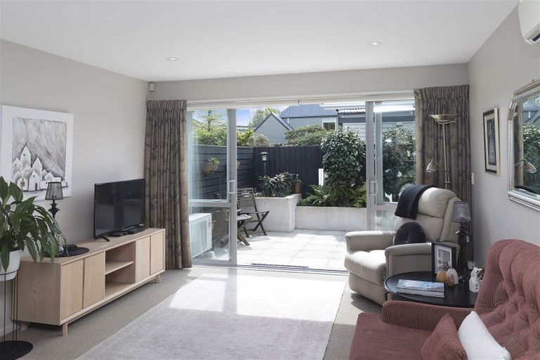 Photo of property in 2/2 Hamilton Avenue, Ilam, Christchurch, 8041