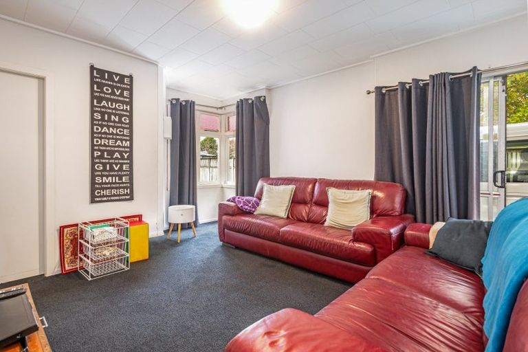 Photo of property in 98 Wood Street, Takaro, Palmerston North, 4410