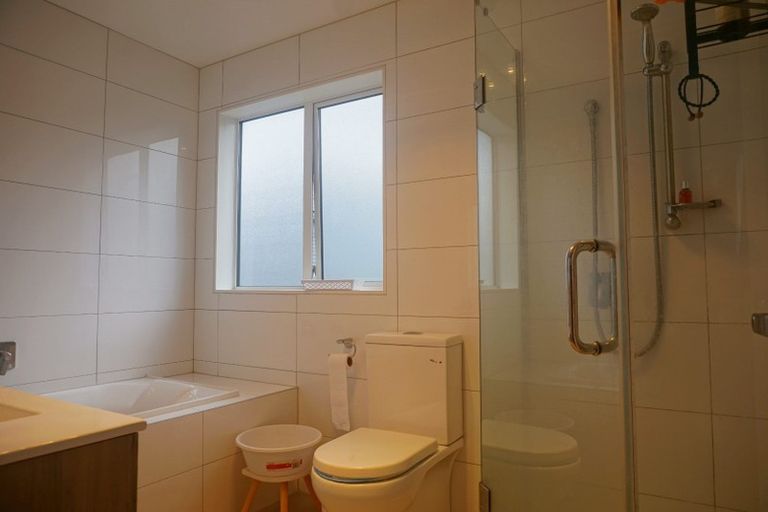 Photo of property in 27a Normanton Street, Glenfield, Auckland, 0629