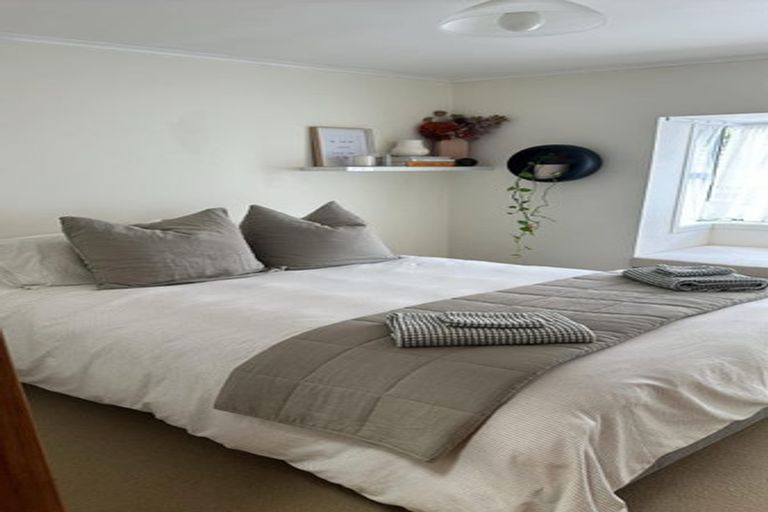 Photo of property in 6 Woodward Avenue, Mangere Bridge, Auckland, 2022