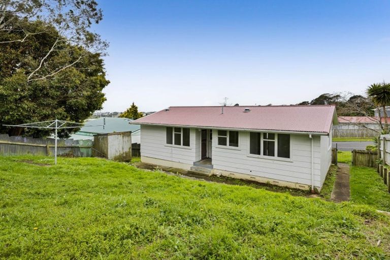 Photo of property in 103 Riversdale Drive, Merrilands, New Plymouth, 4312