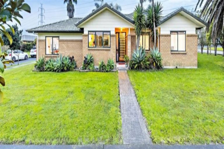 Photo of property in 1 Hawkley Close, Flat Bush, Auckland, 2019