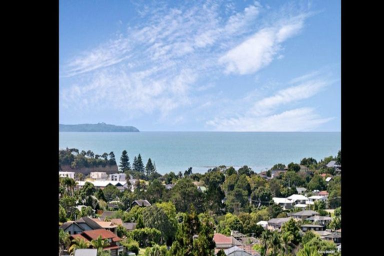 Photo of property in 2/7 Malters Place, Browns Bay, Auckland, 0630