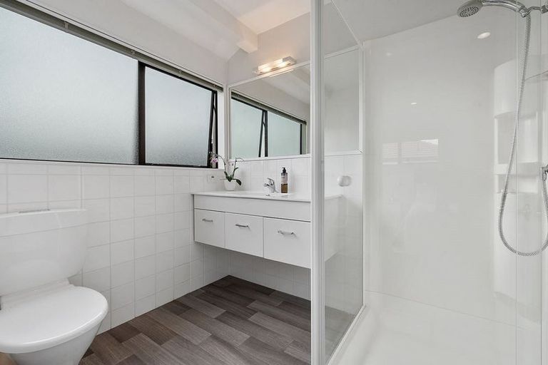 Photo of property in 2/3 Hart Road, Hauraki, Auckland, 0622