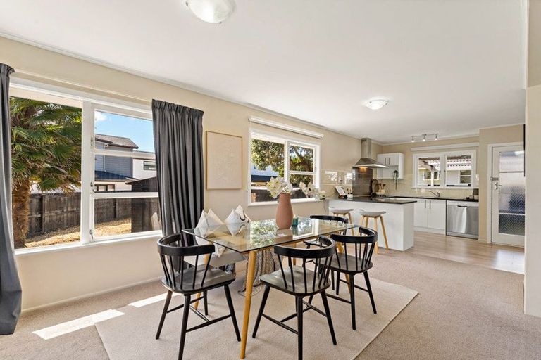 Photo of property in 24 Mackenzie Street, Te Atatu South, Auckland, 0610