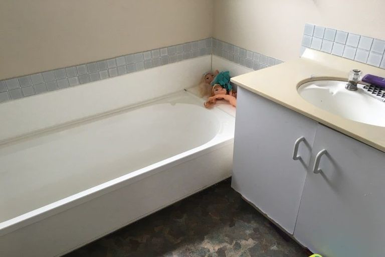 Photo of property in 17 Reeves Close, Fairview Downs, Hamilton, 3214