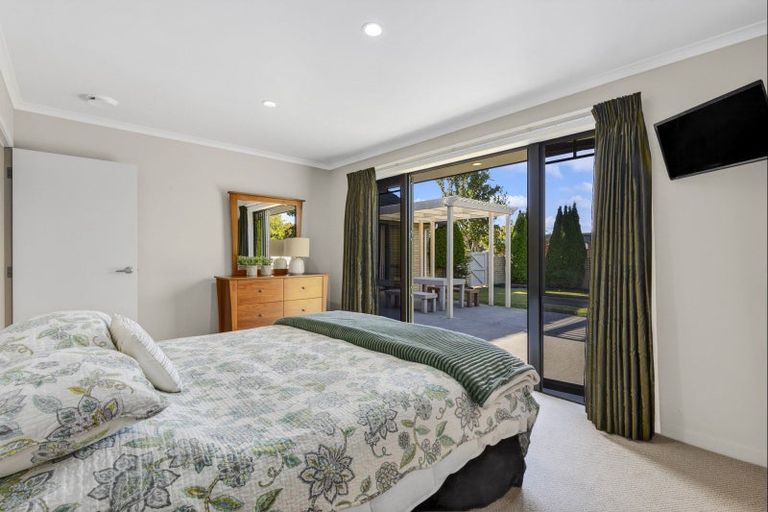 Photo of property in 2 Cooper Crescent, Cambridge, 3434