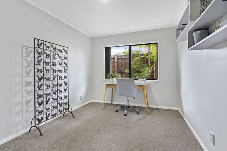 Photo of property in 12 Moycullien Lane, East Tamaki Heights, Auckland, 2016