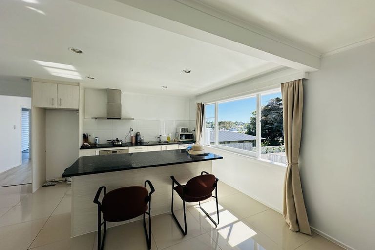 Photo of property in 21 Ludlow Terrace, Totara Vale, Auckland, 0627