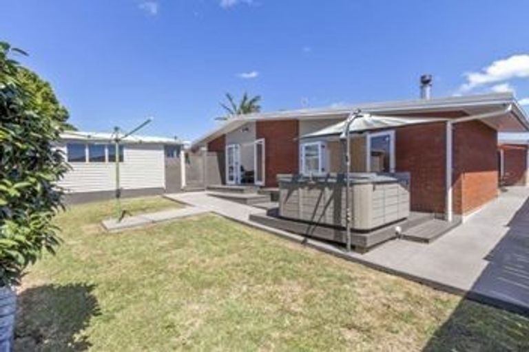 Photo of property in 4 Quibray Place, Botany Downs, Auckland, 2010