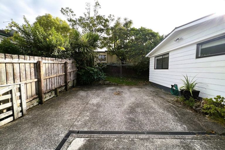 Photo of property in 1/537 Glenfield Road, Glenfield, Auckland, 0629