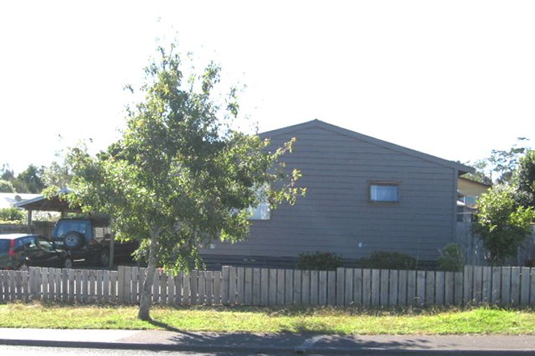 Photo of property in 136 Moire Road, West Harbour, Auckland, 0618