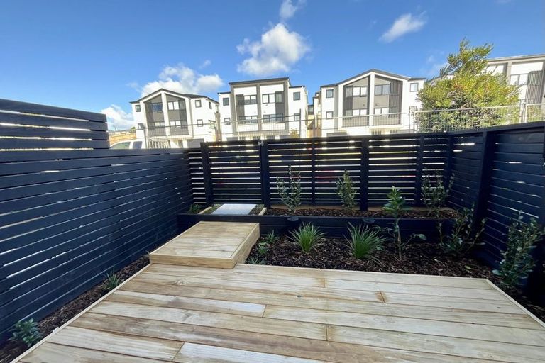 Photo of property in 7/21 Makomako Drive, Orewa, 0931