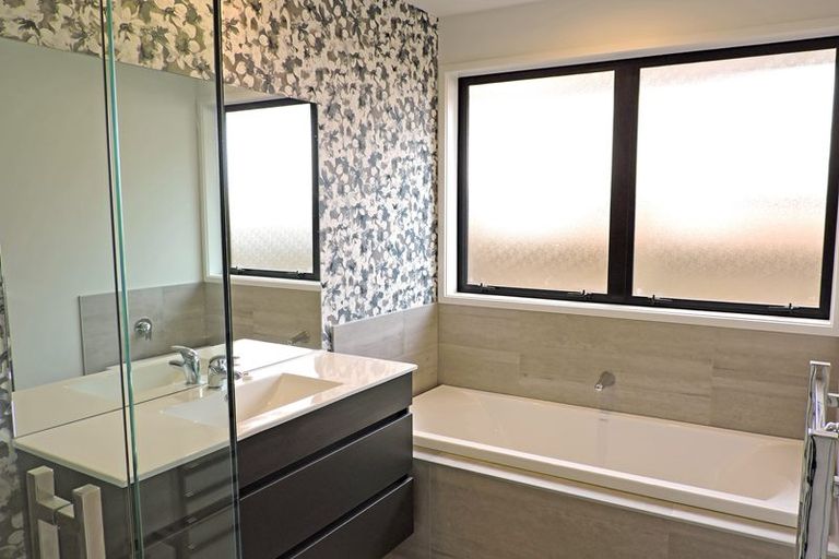 Photo of property in 1 Ashwood Lane, Bell Block, New Plymouth, 4312