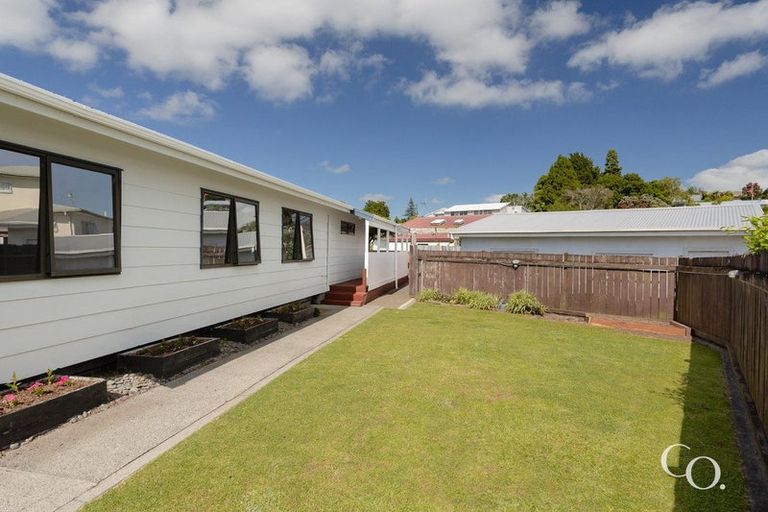 Photo of property in 26 Queen Road, Bellevue, Tauranga, 3110