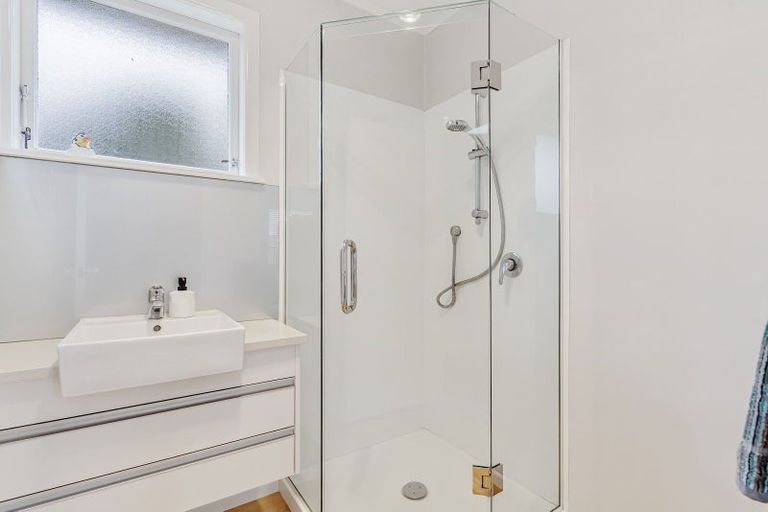 Photo of property in 22 Robbies Road, Shelly Park, Auckland, 2014