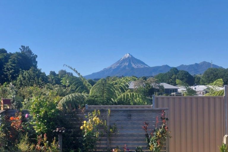 Photo of property in 2 Fern Lane, Whalers Gate, New Plymouth, 4310