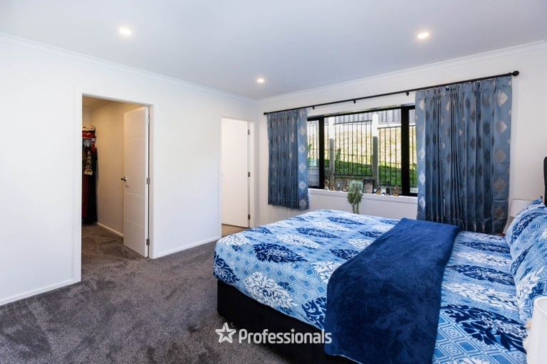 Photo of property in 3 Nikau Lane, Timberlea, Upper Hutt, 5018