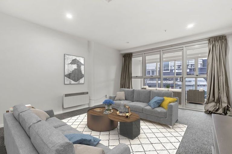 Photo of property in 2b/5 Kent Terrace, Mount Victoria, Wellington, 6011