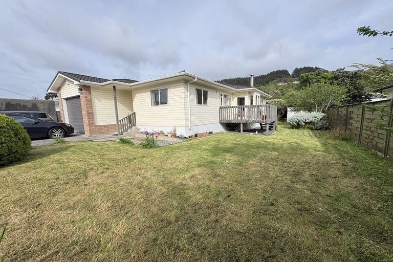 Photo of property in 15b Findlay Street, Tawa, Wellington, 5028