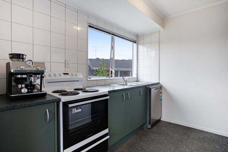 Photo of property in 13 Tetrarch Place, Totara Vale, Auckland, 0629