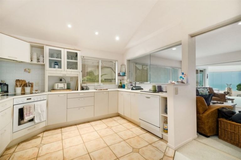 Photo of property in 2/26 Orchard Road, Waiake, Auckland, 0630