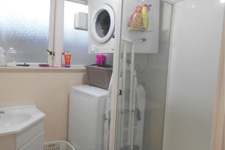 Photo of property in 98a Northland Road, Northland, Wellington, 6012