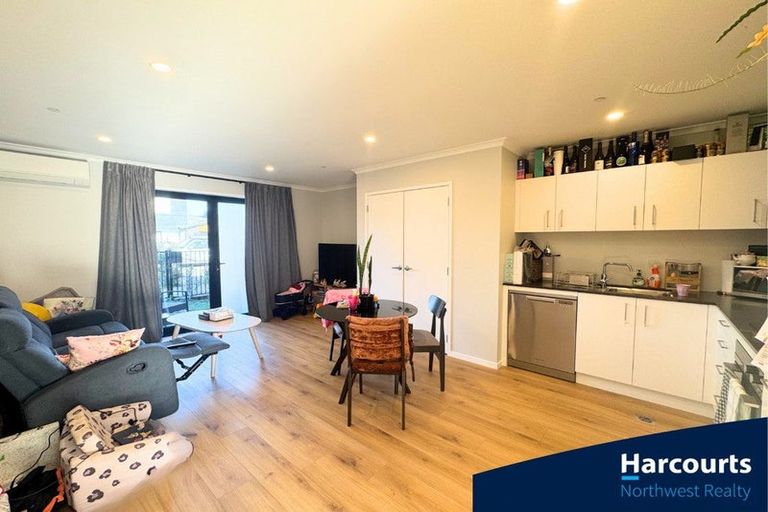 Photo of property in 4 Kumerahou Street, Kumeu, 0810