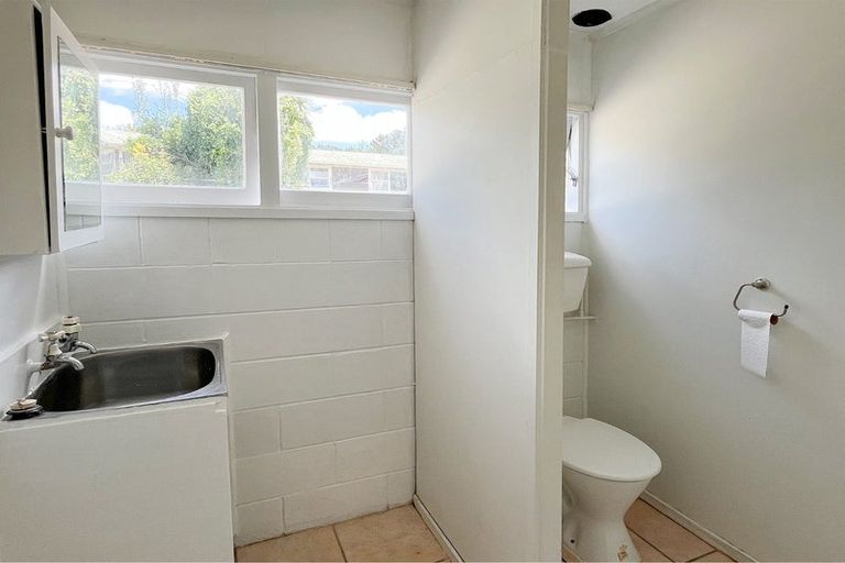 Photo of property in 12 Thomas Avenue, Te Atatu Peninsula, Auckland, 0610