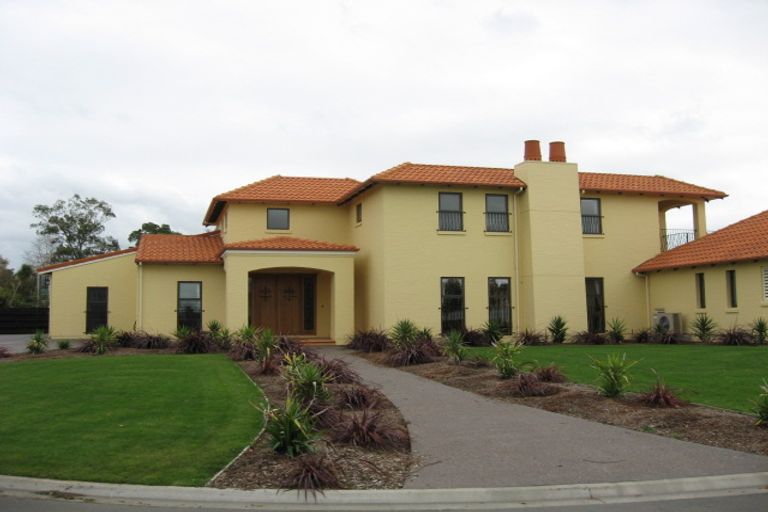 Photo of property in 12 Taunton Green, Papanui, Christchurch, 8052