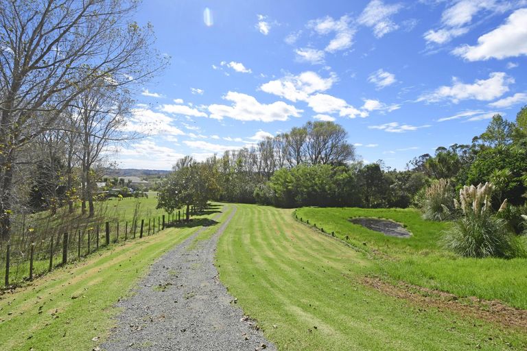 Photo of property in 10 Rangiora Road, Kaiwaka, 0573
