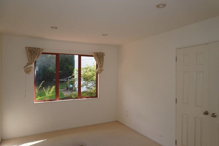 Photo of property in 2/72 Heathcote Road, Castor Bay, Auckland, 0620