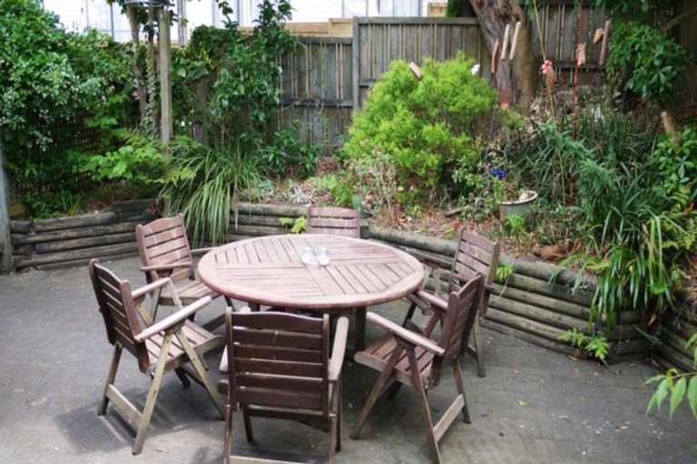 Photo of property in 1/406 East Coast Road, Sunnynook, Auckland, 0630