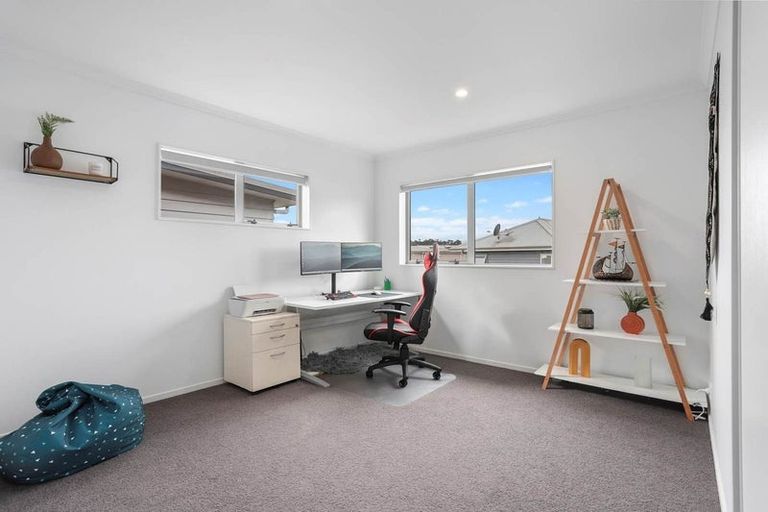 Photo of property in 16 Gilbert Hall Way, Swanson, Auckland, 0614