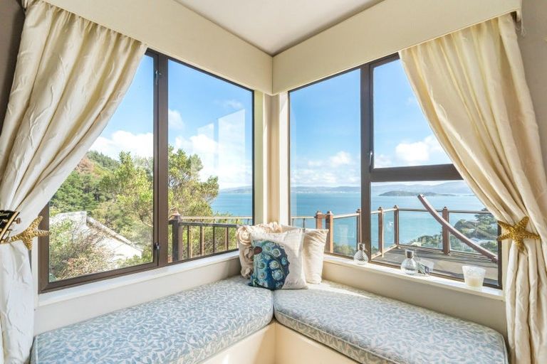 Photo of property in 14 Latham Road, York Bay, Lower Hutt, 5013