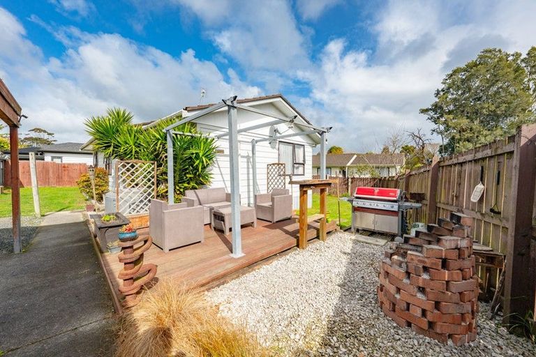 Photo of property in 1/29 Edwin Freeman Place, Ranui, Auckland, 0612