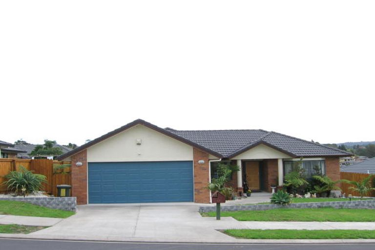 Photo of property in 12 Toledo Avenue, Henderson, Auckland, 0612