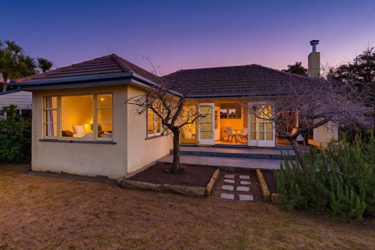 Photo of property in 25 Weka Road, Raumati Beach, Paraparaumu, 5032