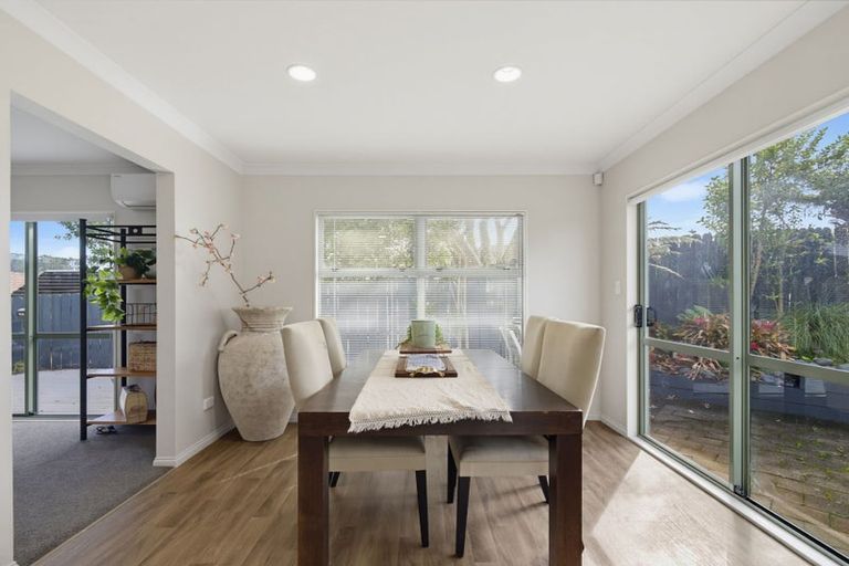 Photo of property in 6 Chadlington Avenue, Henderson, Auckland, 0612