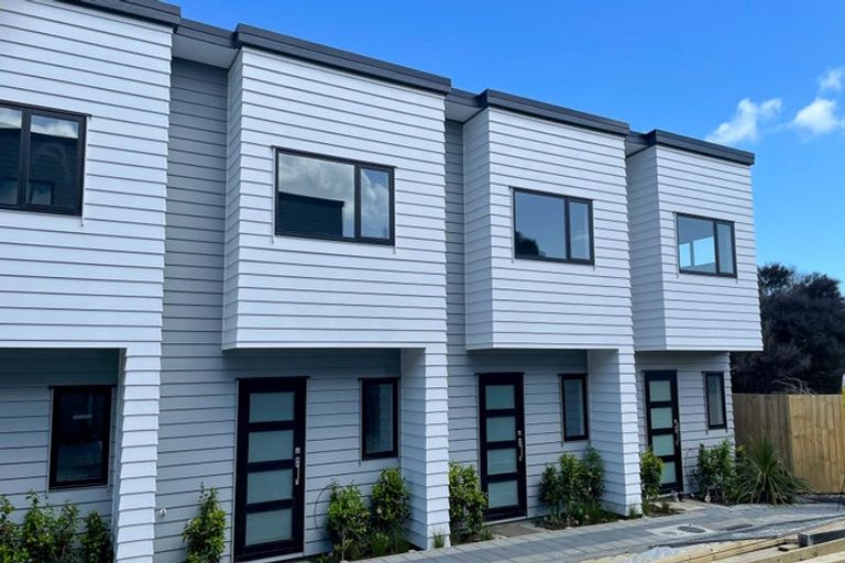 Photo of property in 1/7 South Pacific Place, Henderson, Auckland, 0612