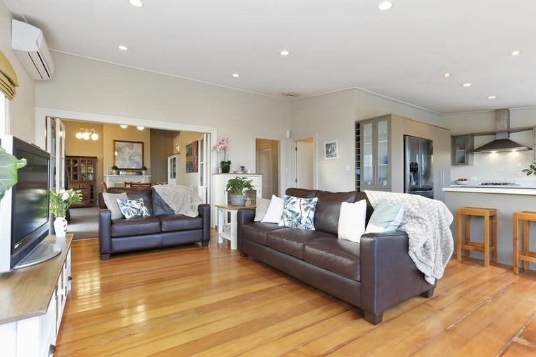 Photo of property in 60 Wiseley Road, Hobsonville, Auckland, 0618