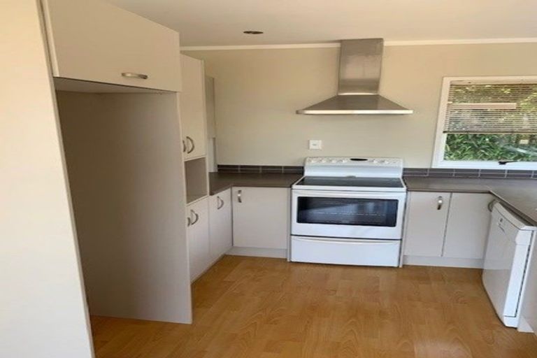 Photo of property in 1/6 Girrahween Drive, Totara Vale, Auckland, 0629