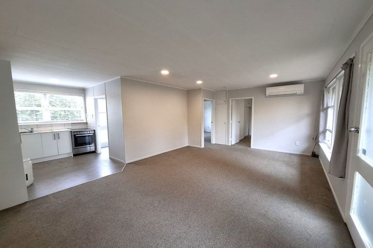 Photo of property in 2/14 Ozich Avenue, Te Atatu South, Auckland, 0610