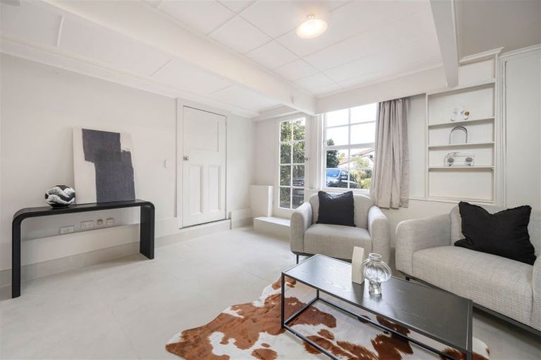 Photo of property in 14 Sovereign Place, Glenfield, Auckland, 0629