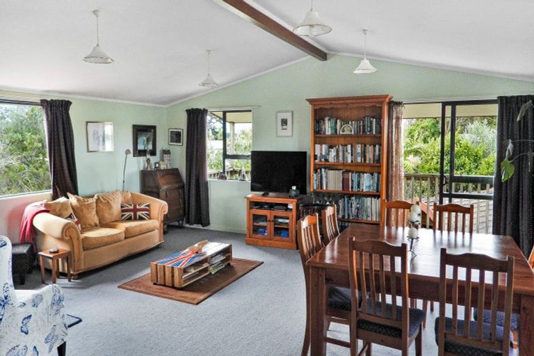 Photo of property in 1931 Parewanui Road, Parewanui, Bulls, 4894