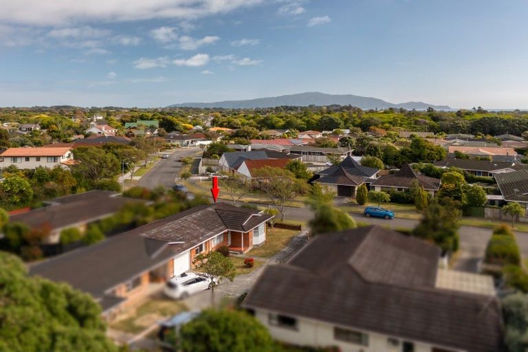 Photo of property in 30a Rewarewa Crescent, Waikanae, 5036