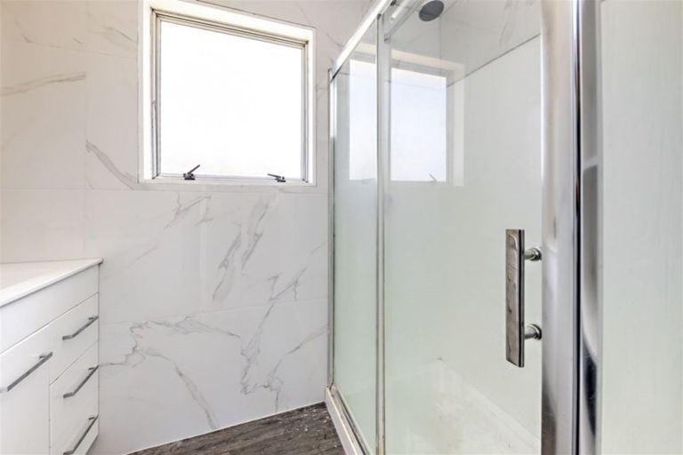 Photo of property in 2/35 Taitimu Drive, Weymouth, Auckland, 2103